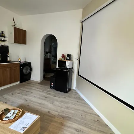 Modern With Jacuzzi *