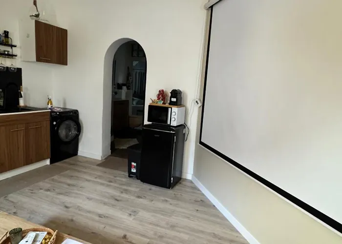 Modern With Jacuzzi *