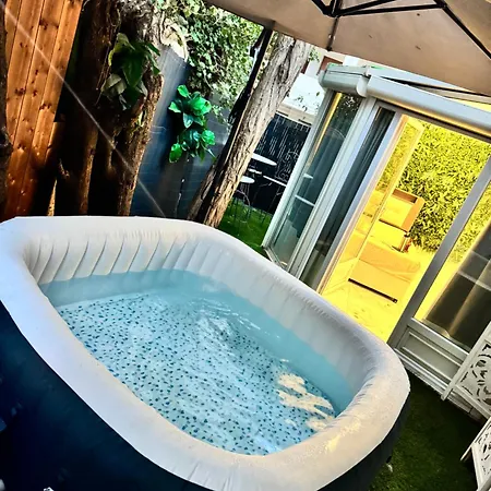 Modern With Jacuzzi Villa *