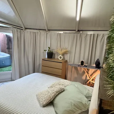 Modern With Jacuzzi *