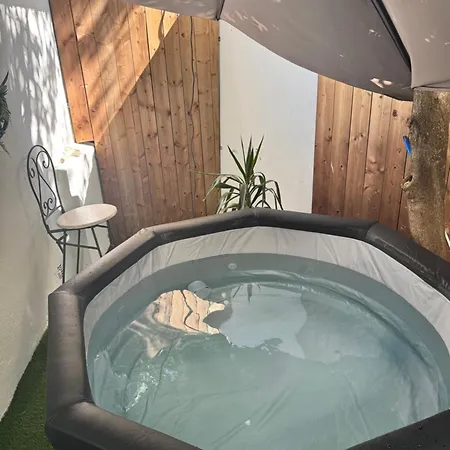 Modern With Jacuzzi Toulon